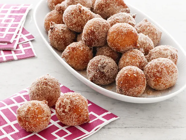 Cuisine ayisyen: resèt Donuts Kanaval! (Benyen Kanaval!) Cuisine ayisyen: resèt Donuts Kanaval! (Benyen Kanaval!)